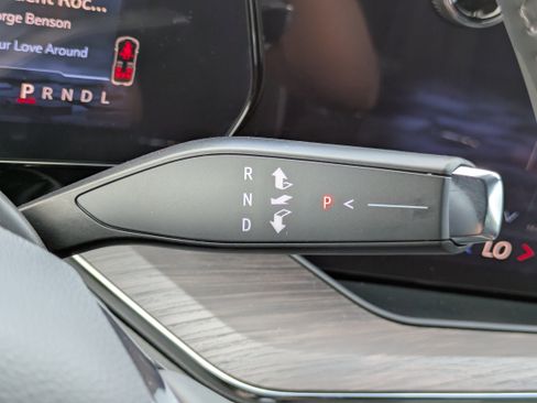 New 2025 Chevrolet Suburban Premier image 18