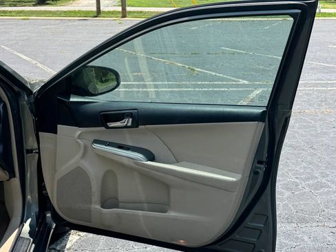 Used 2012 Toyota Camry XLE w/ Leather Pkg FWD image 16