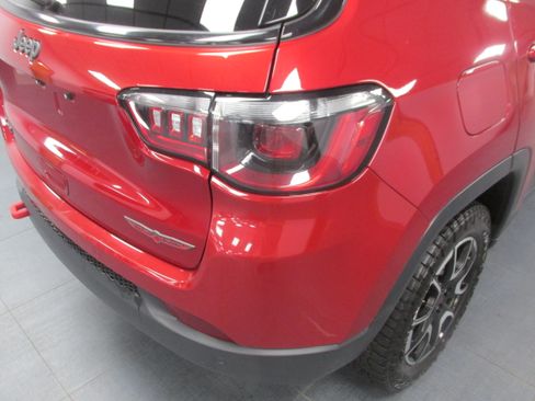 Used 2025 Jeep Compass Trailhawk AWD/4WD image 11