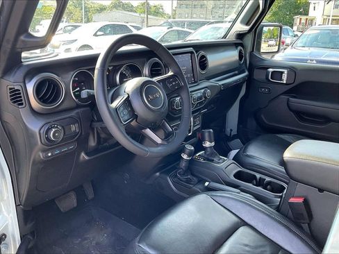 Used 2023 Jeep Wrangler Unlimited w/ Sun & Screen Package AWD/4WD image 8
