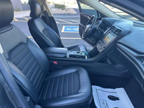 Used 2018 Ford Fusion SE w/ Equipment Group 201A image 19