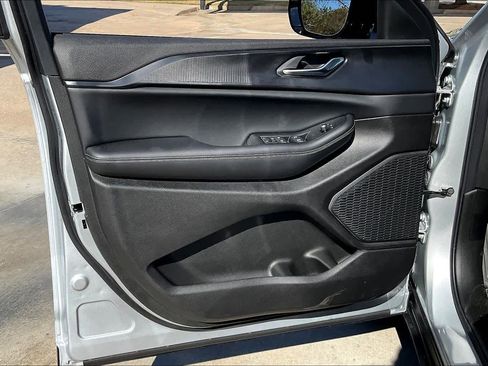 New 2025 Jeep Grand Cherokee Altitude AWD/4WD image 10