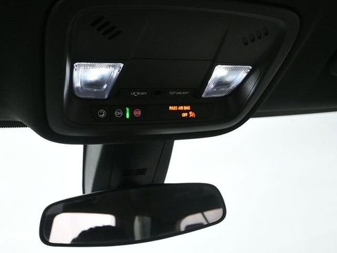 Used 2023 Chevrolet Traverse LS image 21