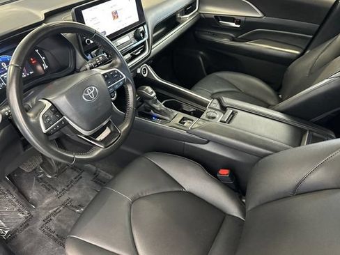 Certified 2025 Toyota Grand Highlander FWD image 12