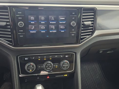 Used 2020 Volkswagen Atlas Cross Sport SEL image 15