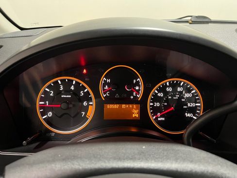 Used 2015 Nissan Titan S image 5