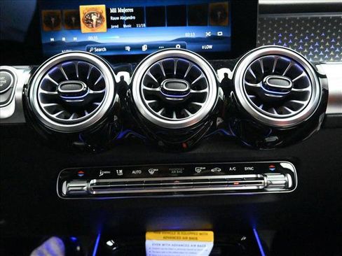 New 2025 Mercedes-Benz GLB 35 AMG 4MATIC image 12
