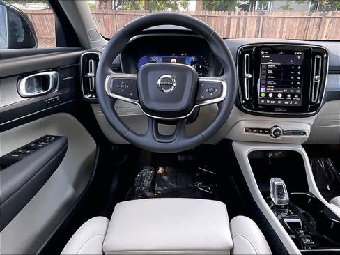New 2026 Volvo XC40 B5 Ultra w/ Climate Package AWD/4WD image 15