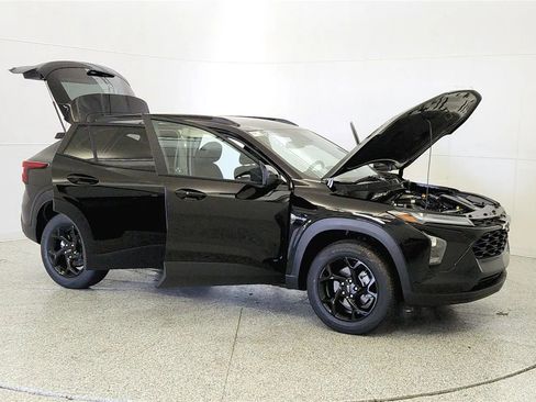 New 2026 Chevrolet Trax LT FWD image 9