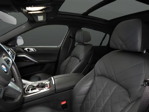 Used 2025 BMW X6 xDrive40i w/ Climate Comfort Package image 15