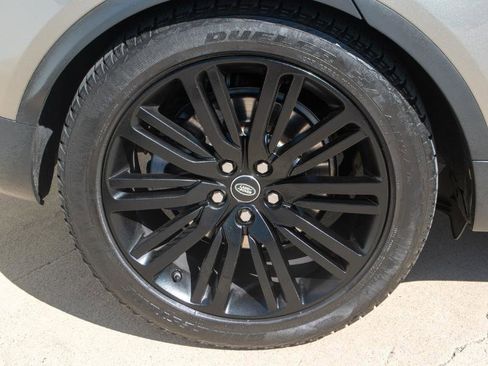 Used 2017 Land Rover Discovery HSE Luxury AWD/4WD image 18