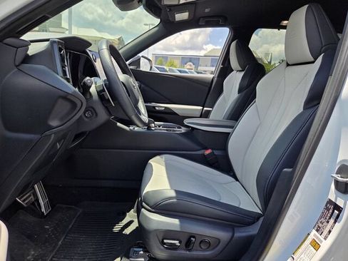 Used 2025 Lexus TX 500h AWD w/ Technology Package image 9