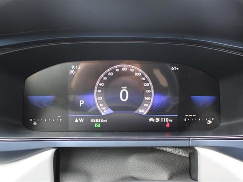 Used 2023 Volkswagen Taos SE w/ Panoramic Sunroof Package image 16
