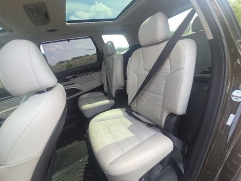 Used 2020 Kia Telluride SX w/ SX Prestige Package AWD/4WD image 19