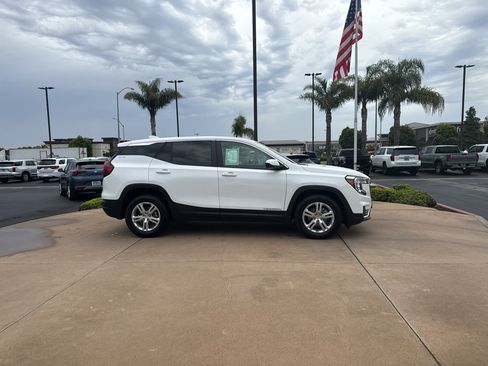 Used 2024 GMC Terrain SLE FWD image 4