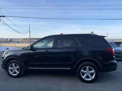 Used 2016 Ford Explorer XLT w/ Equipment Group 202A AWD/4WD image 8