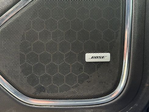 Used 2017 GMC Yukon SLE w/ SLE Value Package image 11