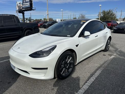 Used 2023 Tesla Model 3 Standard Range image 9