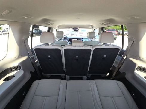 Used 2023 Jeep Wagoneer Series III w/ Preferred Equipment Group image 15