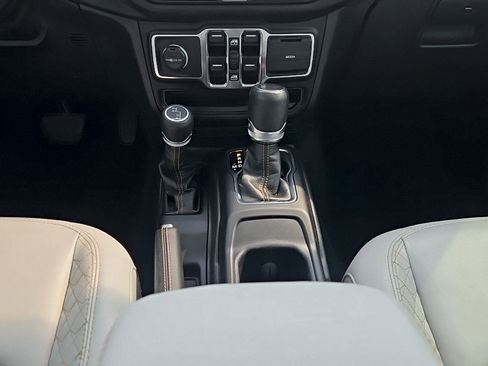 Used 2023 Jeep Wrangler Unlimited Sahara AWD/4WD image 20