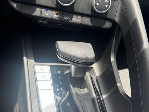 Used 2024 Hyundai Elantra SE FWD image 16