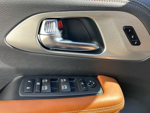 Used 2026 Chrysler Pacifica Pinnacle image 12