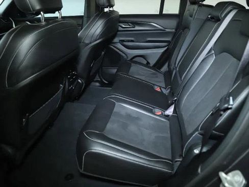 Certified 2024 Jeep Grand Cherokee Altitude image 14