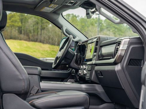 Certified 2025 Ford F250 Lariat w/ Black Appearance Package image 16