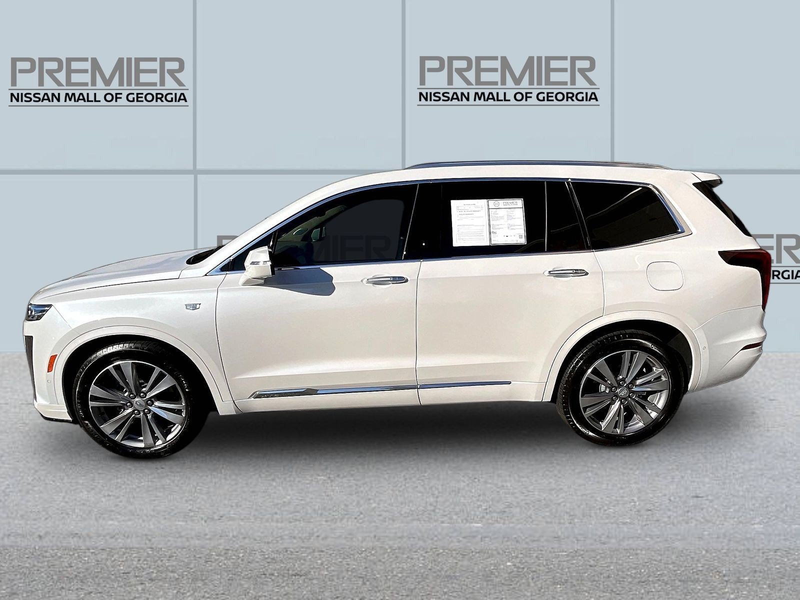 Used 2025 Cadillac XT6 Premium Luxury w/ Platinum Package FWD image 4