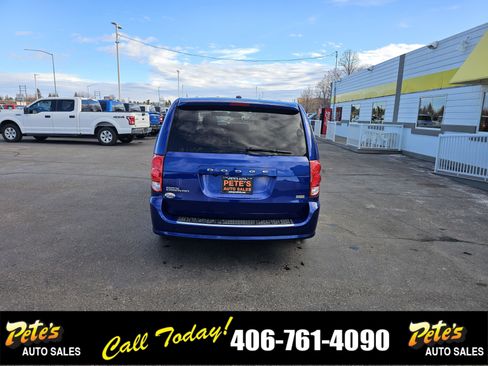 Used 2019 Dodge Grand Caravan SE w/ UConnect Hands-Free Group image 3