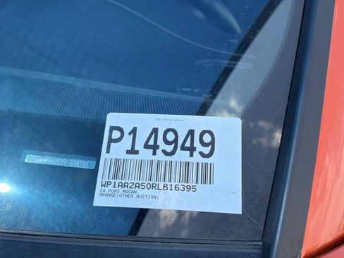 Used 2024 Porsche Macan AWD/4WD image 5