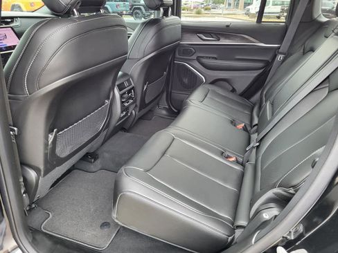 New 2025 Jeep Grand Cherokee Limited w/ Luxury Tech Group II image 13