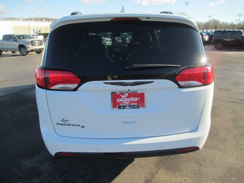 Used 2018 Chrysler Pacifica Touring-L Plus w/ Advanced Safetytec Group image 5