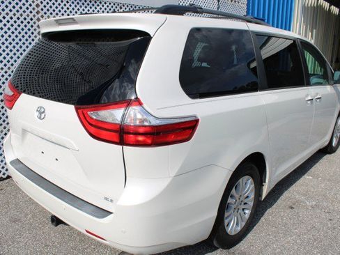 Used 2015 Toyota Sienna XLE w/ XLE Navigation Package FWD image 6