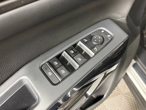 Used 2023 Nissan Pathfinder SV AWD/4WD image 13