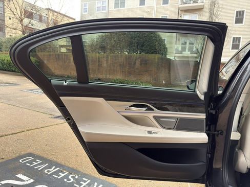 Used 2020 BMW 750i xDrive w/ Executive Package image 15
