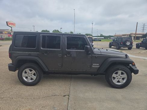 Used 2017 Jeep Wrangler Unlimited Sport w/ Quick Order Package 24S AWD/4WD image 5