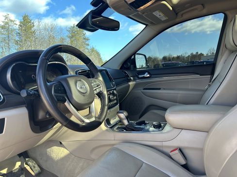 Used 2020 Jeep Grand Cherokee Overland image 10