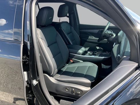 Used 2025 Buick Enclave Sport Touring w/ Power Package FWD image 8