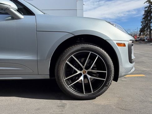 Certified 2025 Porsche Macan AWD/4WD image 39