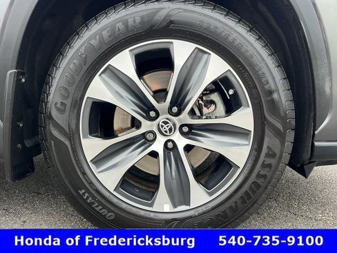 Used 2023 Toyota Highlander XLE FWD image 10