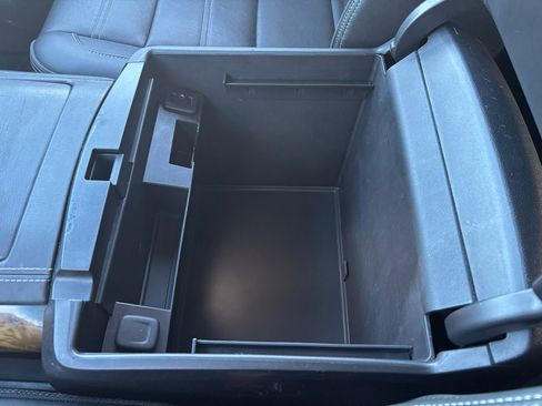 Used 2017 GMC Yukon Denali image 32