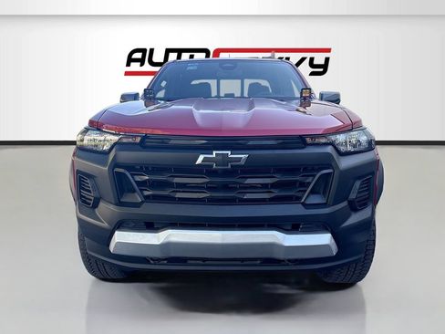 Used 2025 Chevrolet Colorado Trail Boss w/ Off-Road Front Bumper Package AWD/4WD image 2