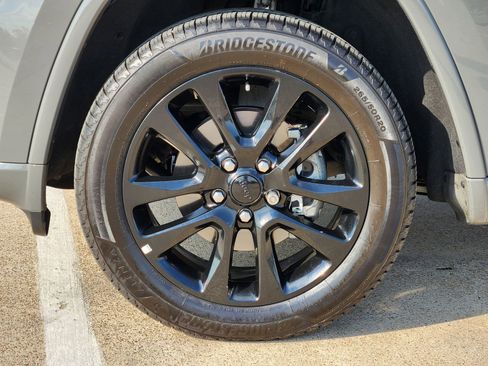 Used 2020 Jeep Grand Cherokee Altitude image 20