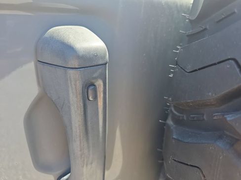 Used 2021 Jeep Wrangler Unlimited Sahara AWD/4WD image 8