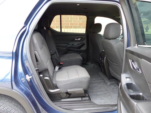 Used 2022 Chevrolet Traverse LT FWD image 37