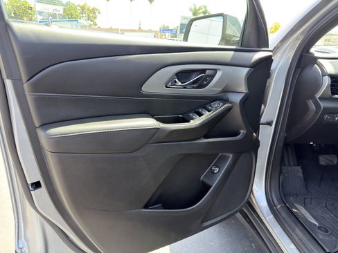 Used 2023 Chevrolet Traverse LT FWD image 25