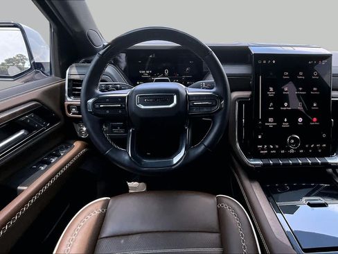 Used 2025 GMC Yukon XL Denali Ultimate AWD/4WD image 6