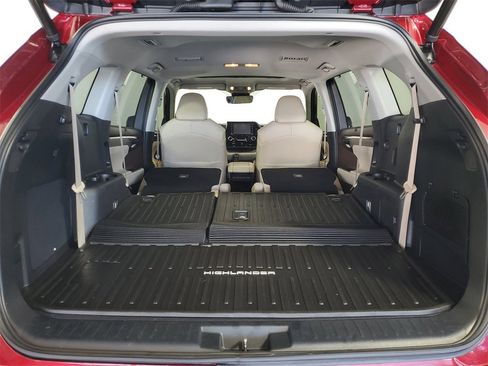 Used 2022 Toyota Highlander Limited image 26