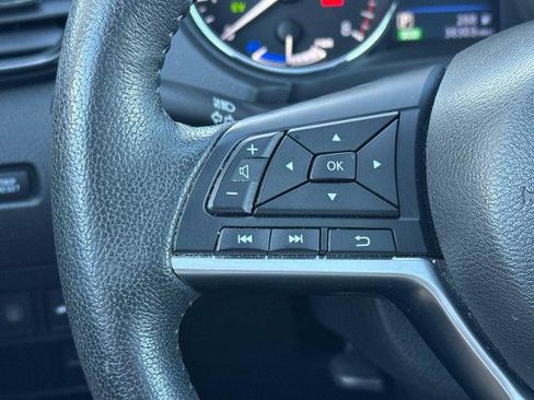 Used 2019 Nissan Rogue SV w/ Premium Package image 5